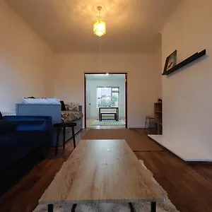 Lovely 2 Bedroom Located Near Newcastle. Apartment