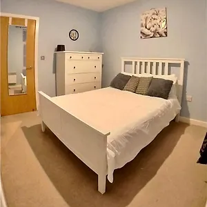Two Bedroom Entire Flat In Darlington With Free Parking, Wifi And Lots Apartment
