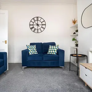 The Crown - Modern & Stylish From Near Hopetown Holiday home